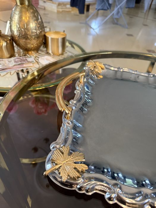 Taca ozdobna w kolorze srebrna