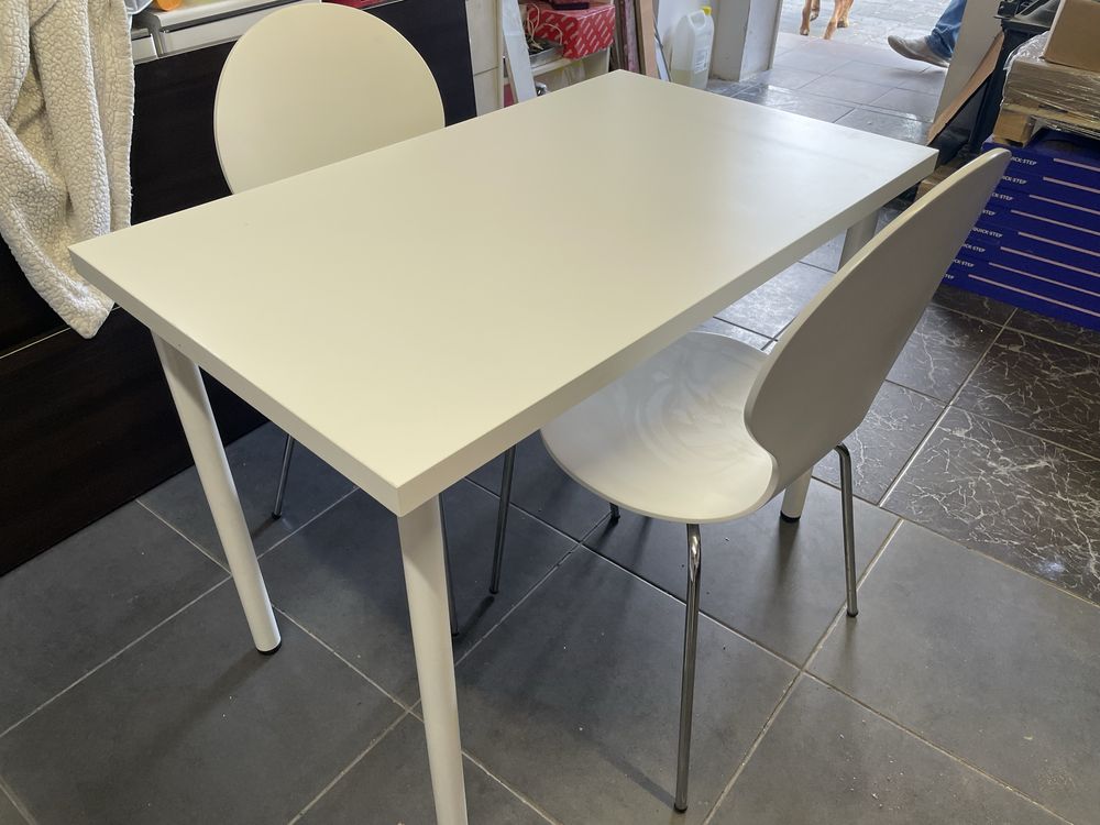Stol bialy Ikea z 2 krzeslami