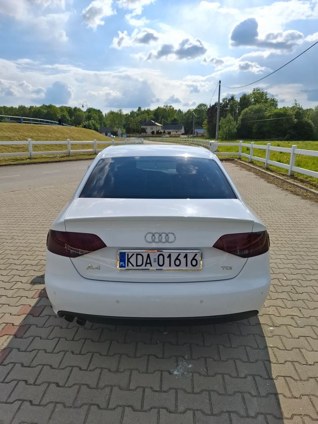 Audi A4 B8 2.0 TDI 143KM • 2010