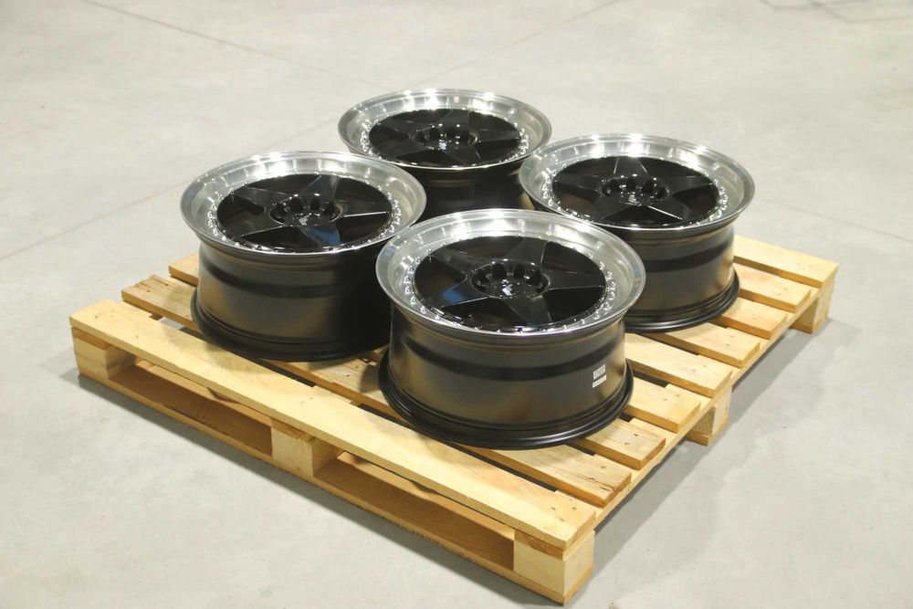 OUTLET! Felgi Japan Racing JR6 18x8,5 ET22 5x114,3/120 Gloss Black