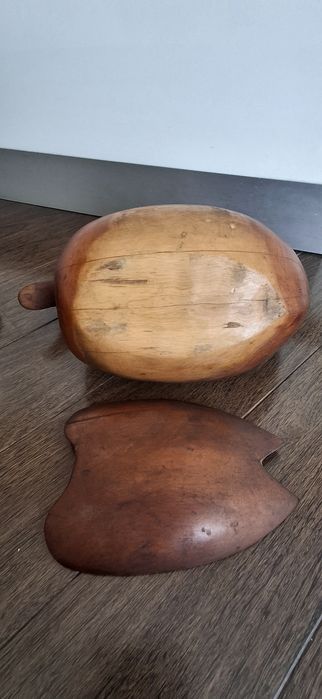 Peça marroquina com Tampa em Madeira de cedro, formato de Pato