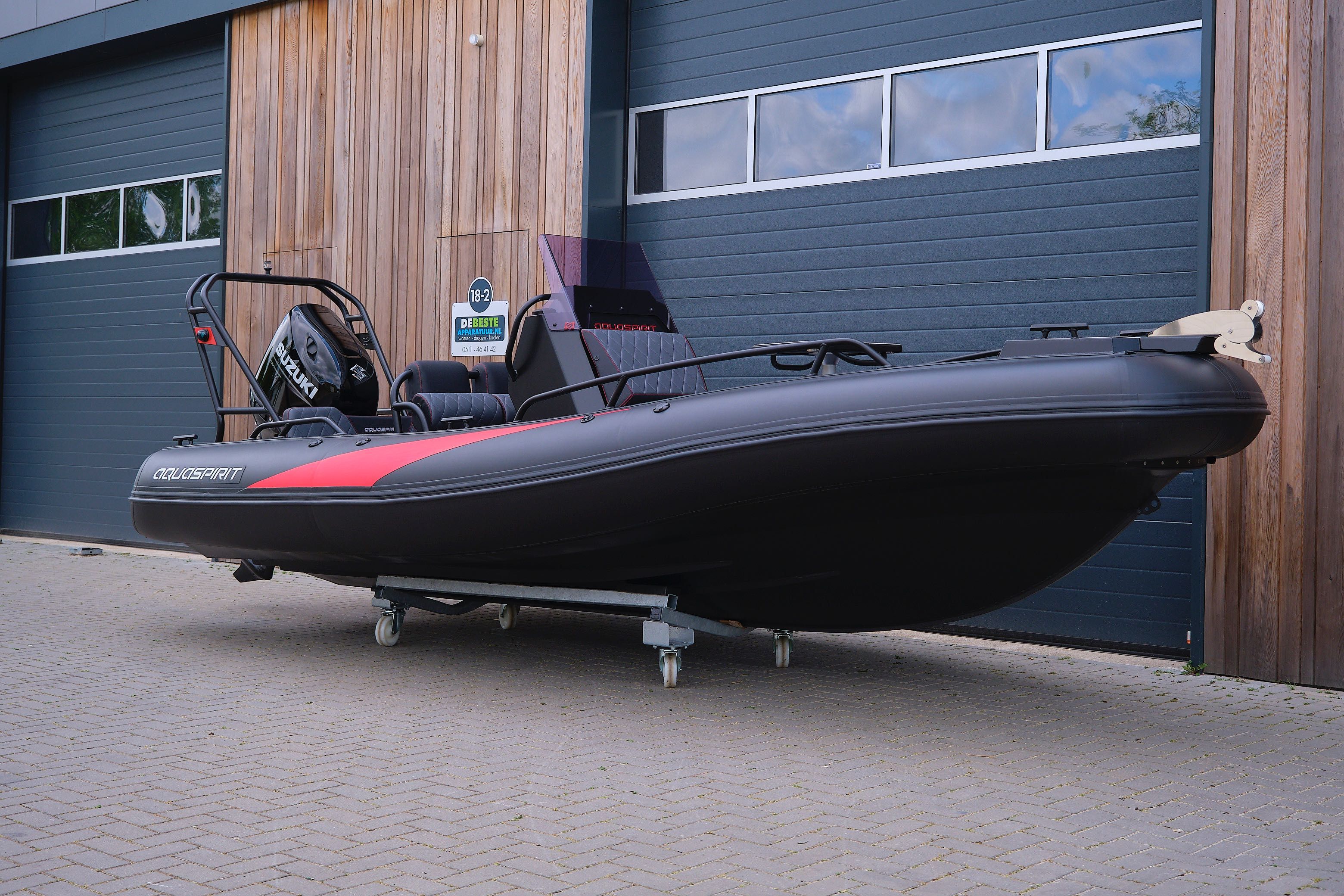 Łódź motorowa Spirit S585 CC –Nowoczesna, Przestronna i Wszechstronna!