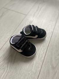 Пінетки дитячі, перше взуття, дитячі кросівки