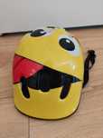żółty kask rowerowy