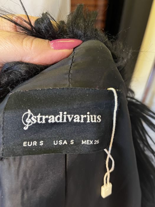 Czarne futerko Stradivarius M nowe