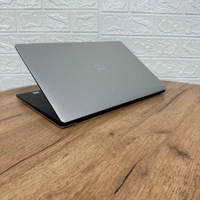 Dell XPS 9560 15.6" FHD IPS i5-7300HQ 8GB 256GB SSD GTX 1050