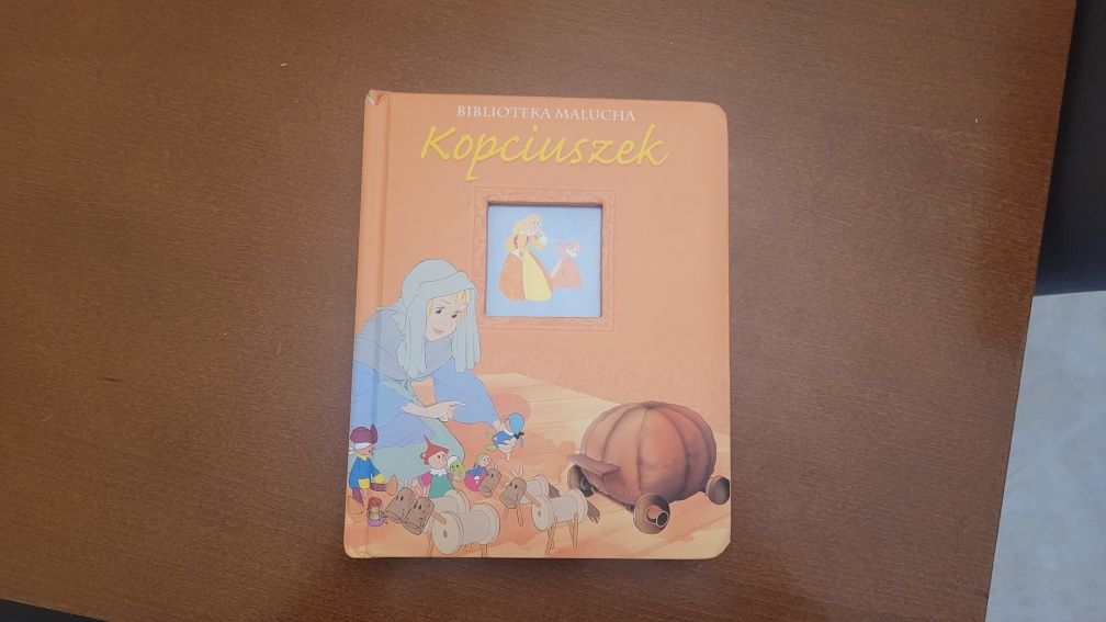 Książeczka dla dzieci Kopciuszek z serii Biblioteka Malucha