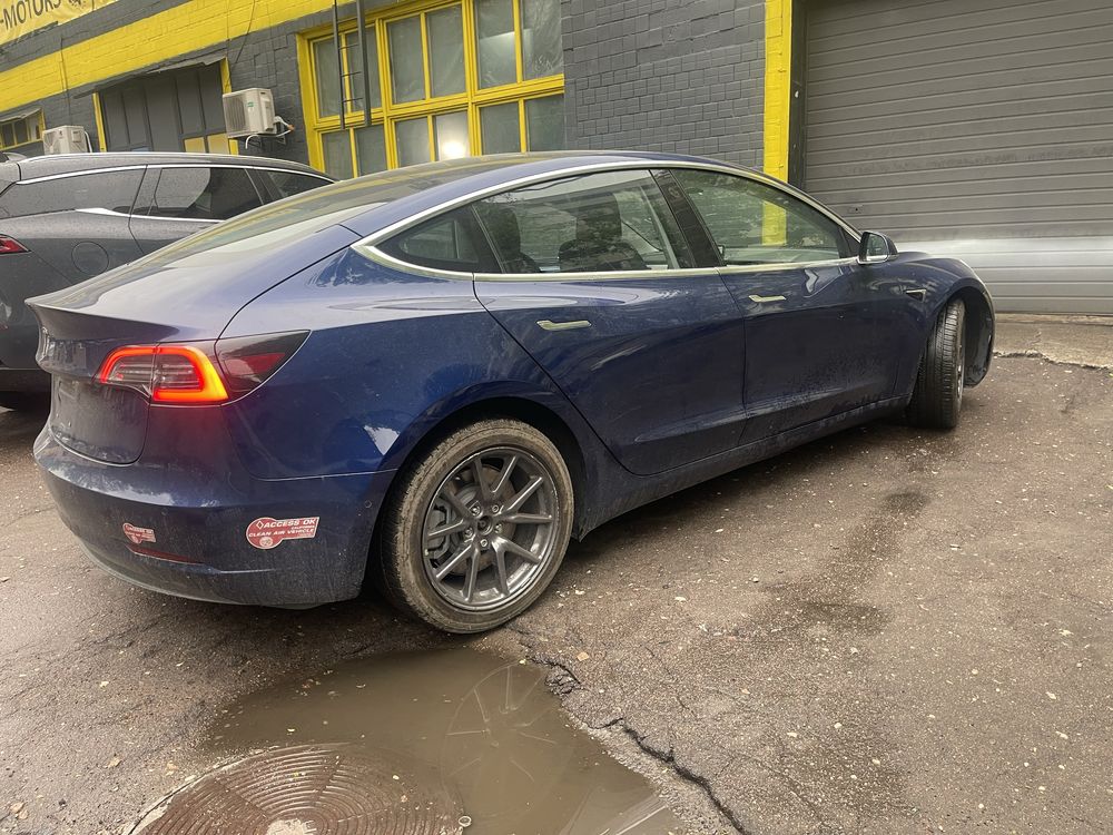 Tesla model 3 long range автопілот 3.0