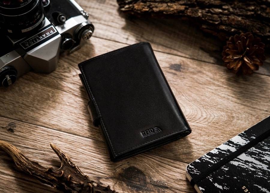 pionowy portfel męski na zatrzask - peterson