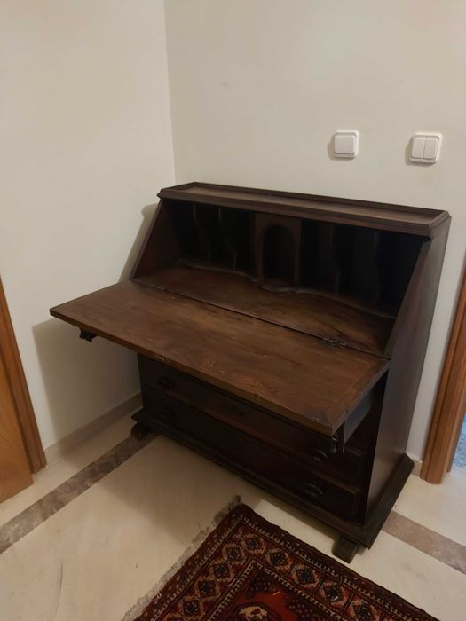 Escrivaninha de madeira