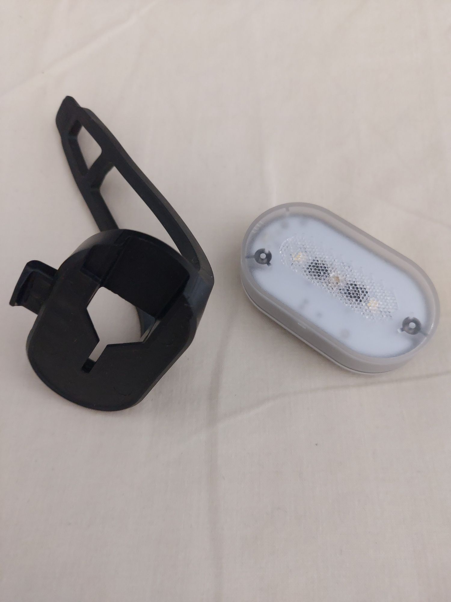 Lampka rowerowa dwukolorowa wodoodporna przednia/tylna USB na zatrzask