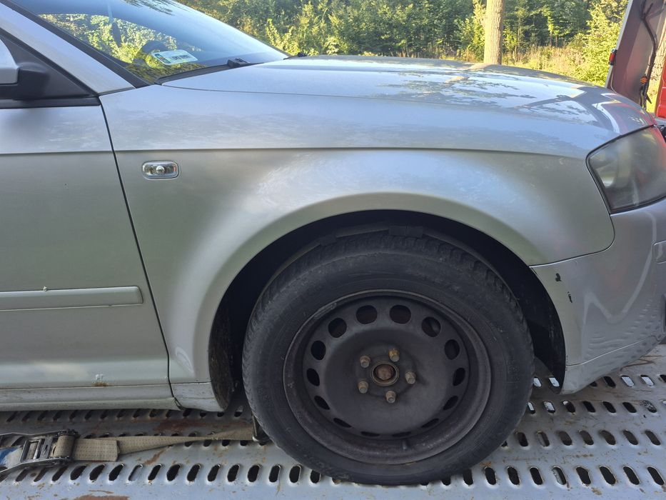 Błotnik prawy audi a3 8p kolor LY7W