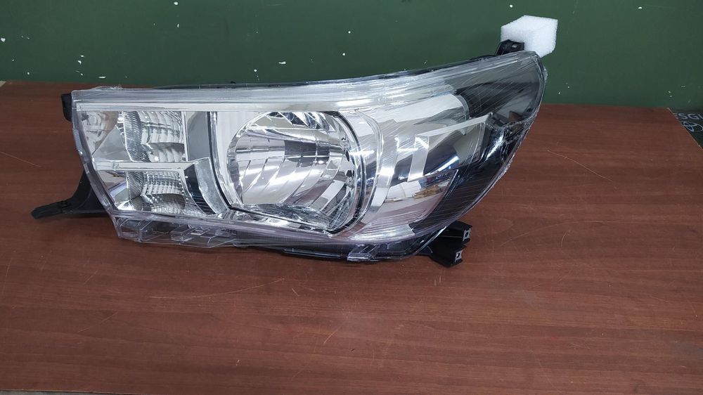 FAROL ESQUERDO TOYOTA HILUX GUN1