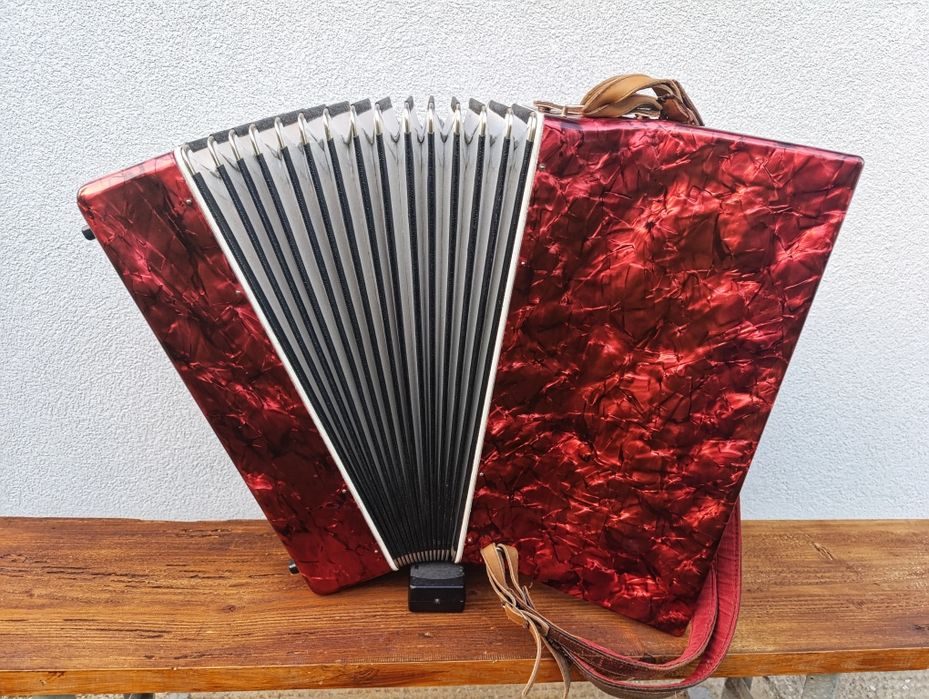 Akordeon 120 basów 4 chóry