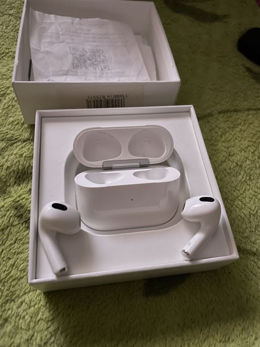 Продаю свои AirPods 3