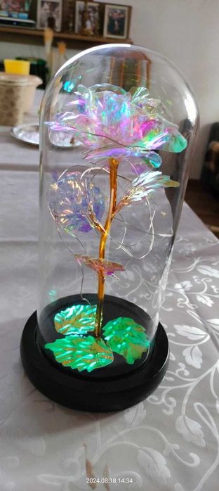 Wieczna Róża Figurka Pod Kloszem LED Kryształowa Na Prezent