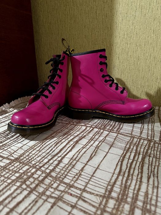 Рожеві Dr.Martens 1460