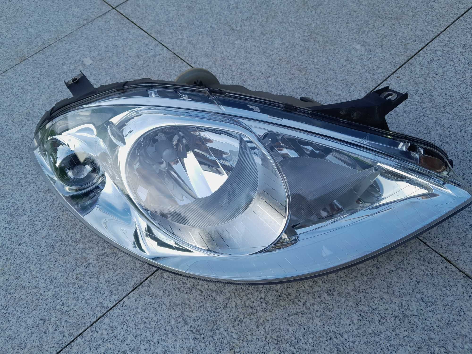 A klasa W 169 lampa prawa przod Europa