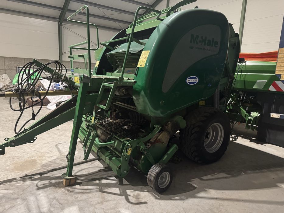 Dwie prasy MCHALE 640