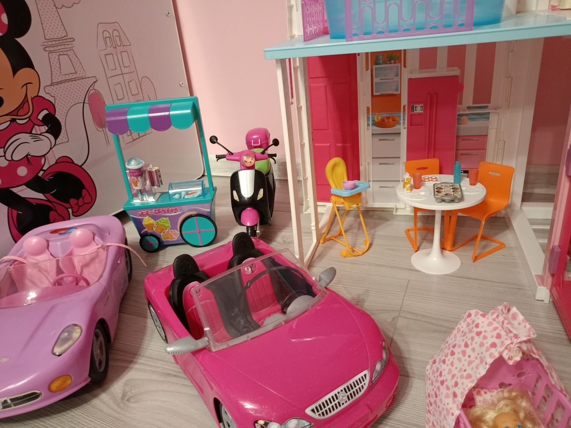 Barbie domek dwa samochody skuter i akcesoria