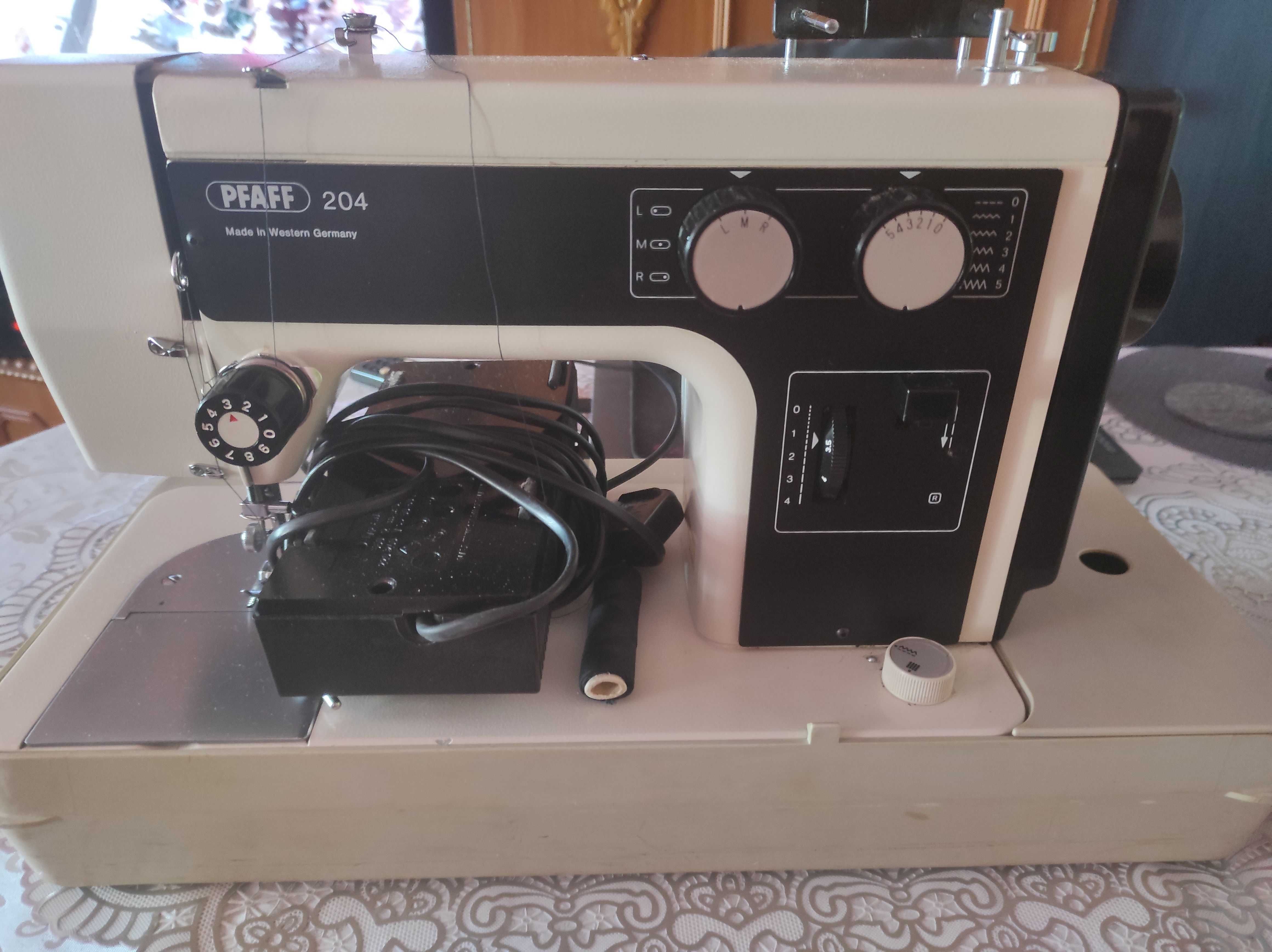 Elektryczna maszyna do szycia marki PFAFF 204