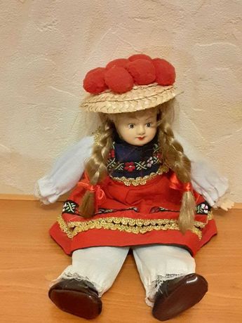 Винтажная  немецкая кукла 60-х годов в национальном баварском костюме