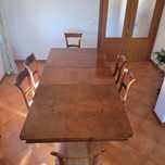 Mesa com 6 cadeiras, cristaleira, mesa centro