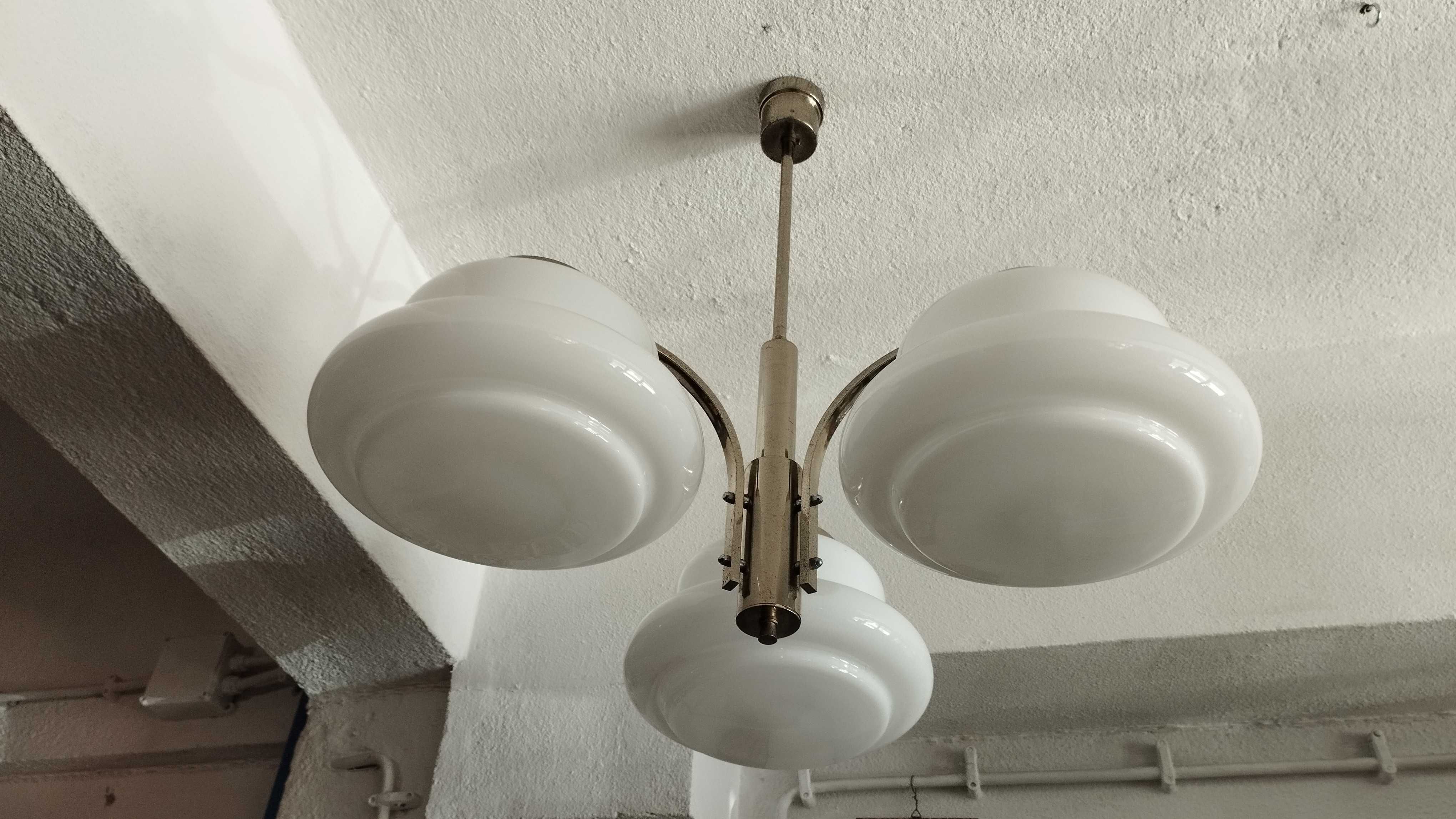 Candeeiros de teto art deco.