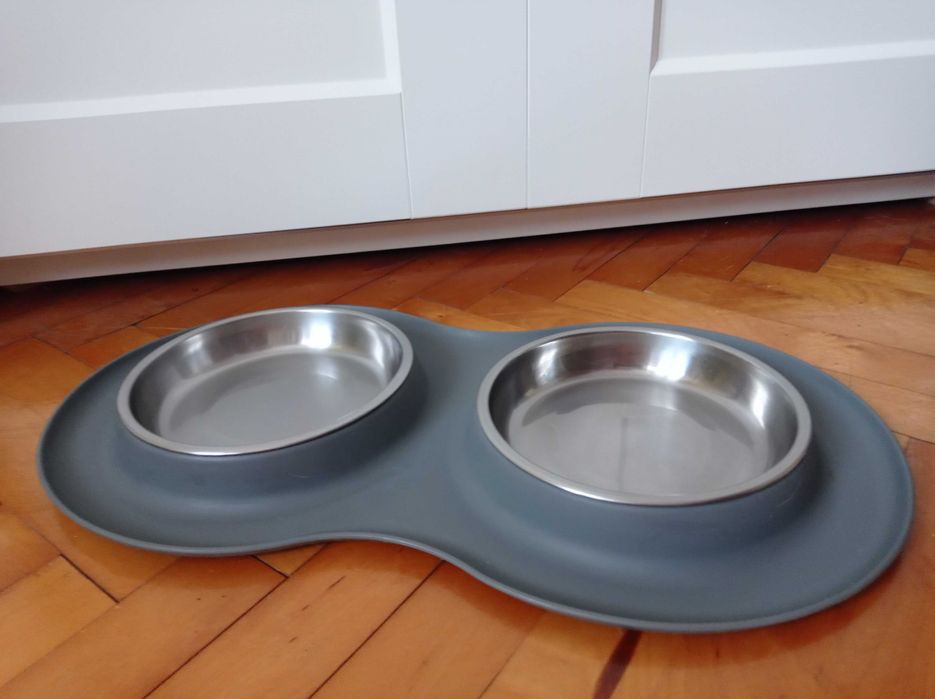 Zestaw misek w silikonowej podkładce TRIXIE dla psa/kota