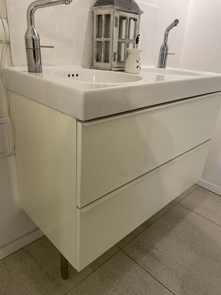 Szafka ikea z umywalka + 2 baterie