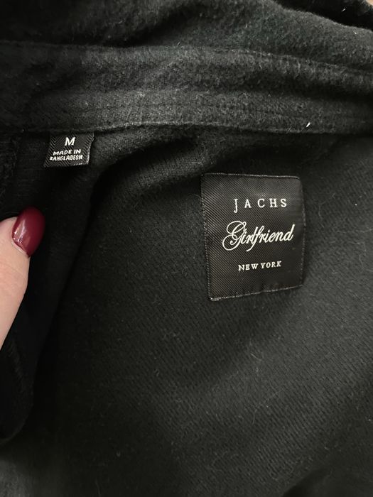 В обяві 2 рубашки та дубленка на весну