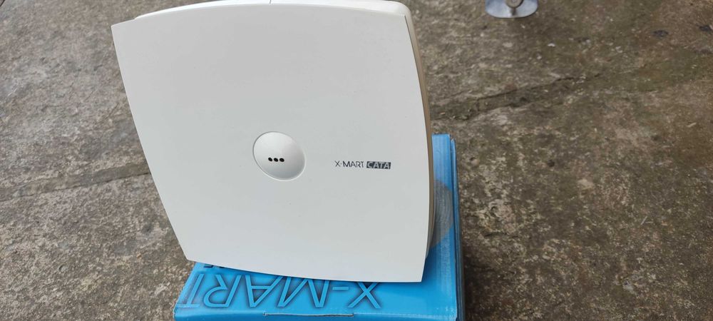 dwa wentylatory łazienkowe