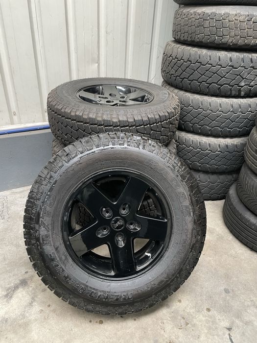 Jante Jeep Wrangler + Pneu Radar A/T5 praticamente novo!