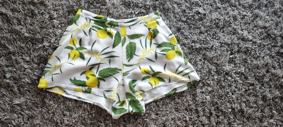 Spodenki szorty cytryny lemon Pull& Bear