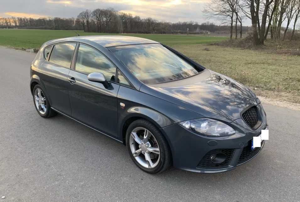 Двері праві передні/задні Seat Leon II 2005-05 LS7Z