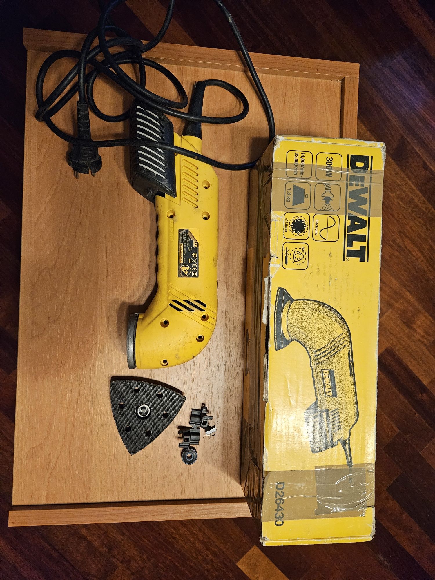 Szlifierka oscylacyjna kątowa Dewalt