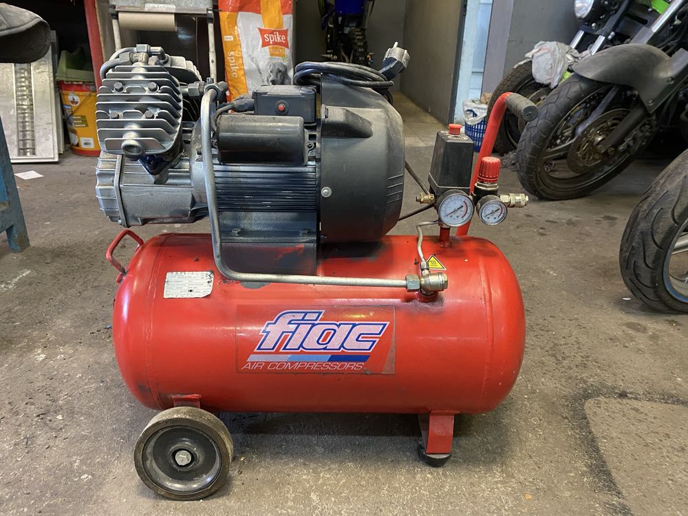 Compressor Fiac dois cilindros + acessórios