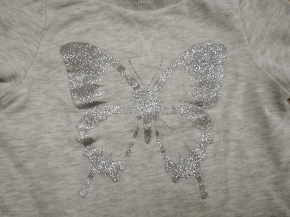 Bluza szara dziewczęca z brokatowym motylem r 98/104 H&M