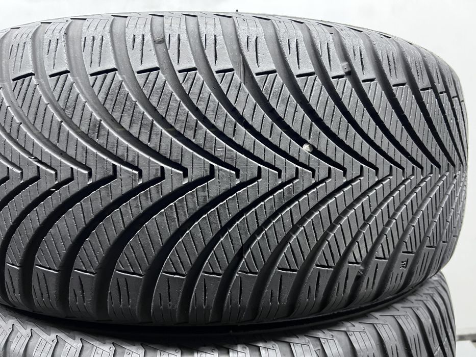 2шт всесезонні 215/50/R17 Kumho Solus 4S HA 32