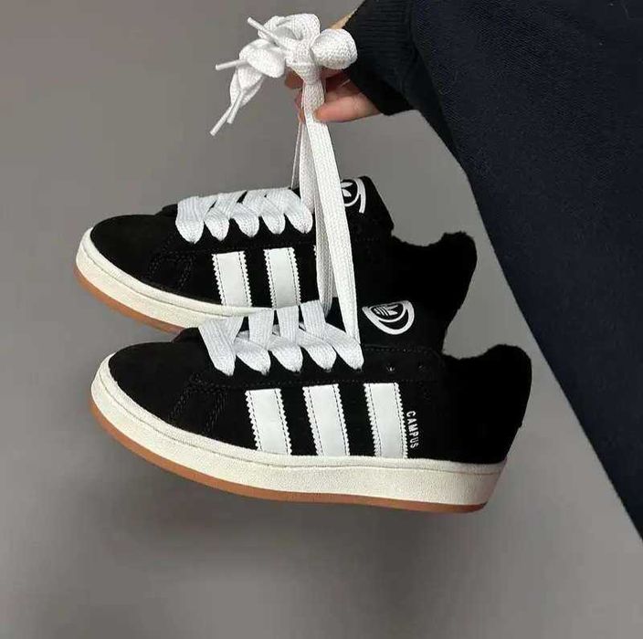 Sapatilhas cinza modelo Campus unisexo