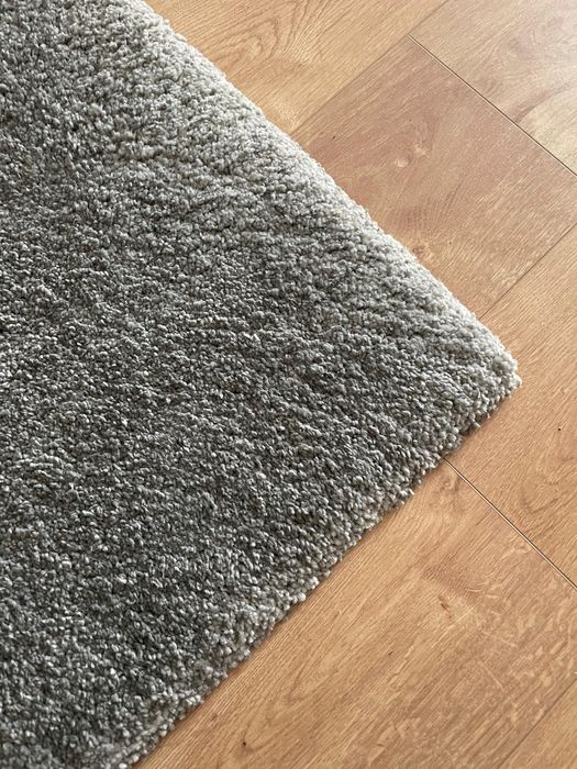 Carpete cinza 3m x 2m + tapete 1,5m x 0,80m como novos