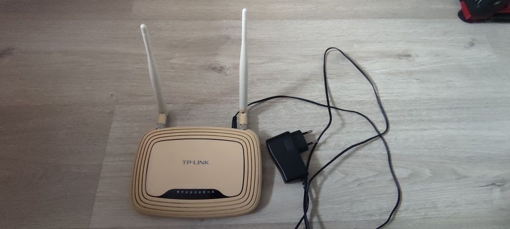 WiFi роутер Tp-Link TL-WR842ND, dlink dir-300