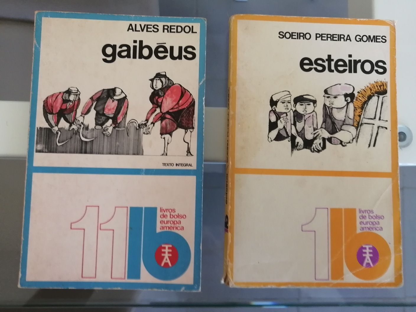 Vários livros antigos