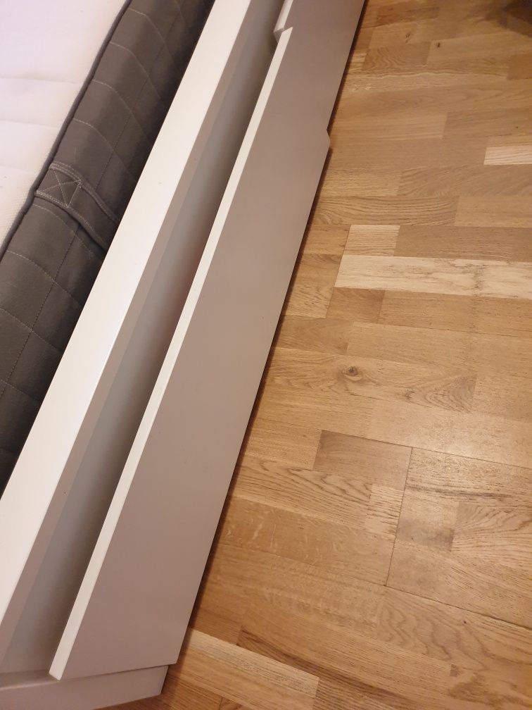 Łóżko IKEA MALM 90/200 z materacem.