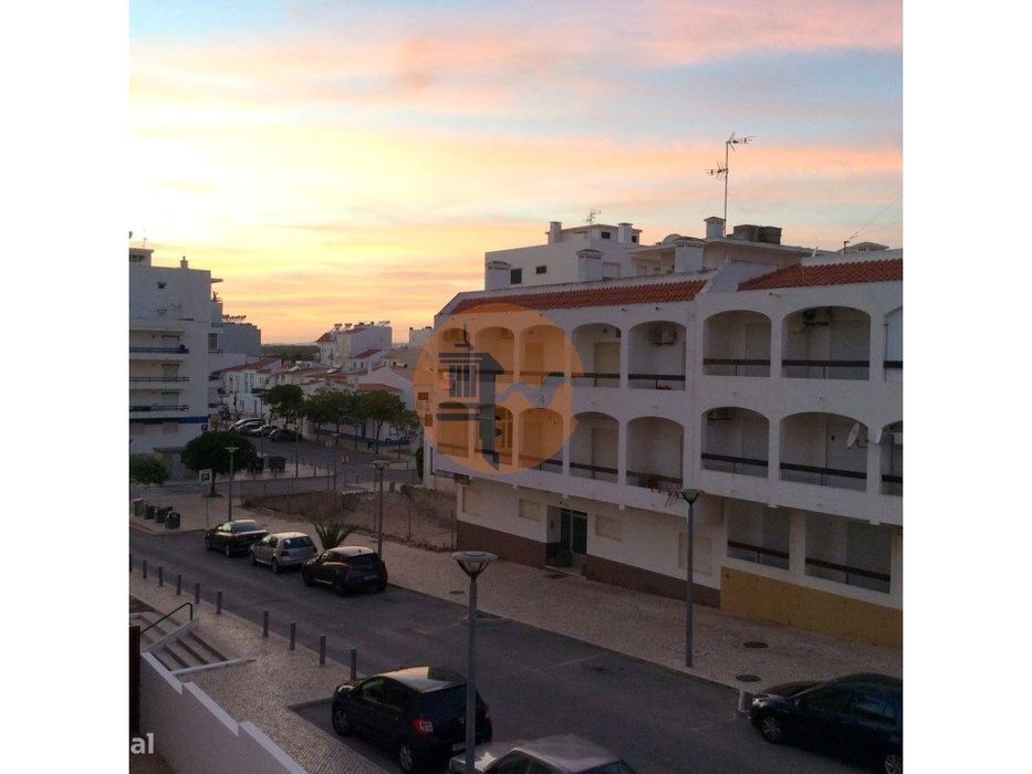 Apartamento T0 em 1.ª linha de praia - a 100 metros do areal de Mon...