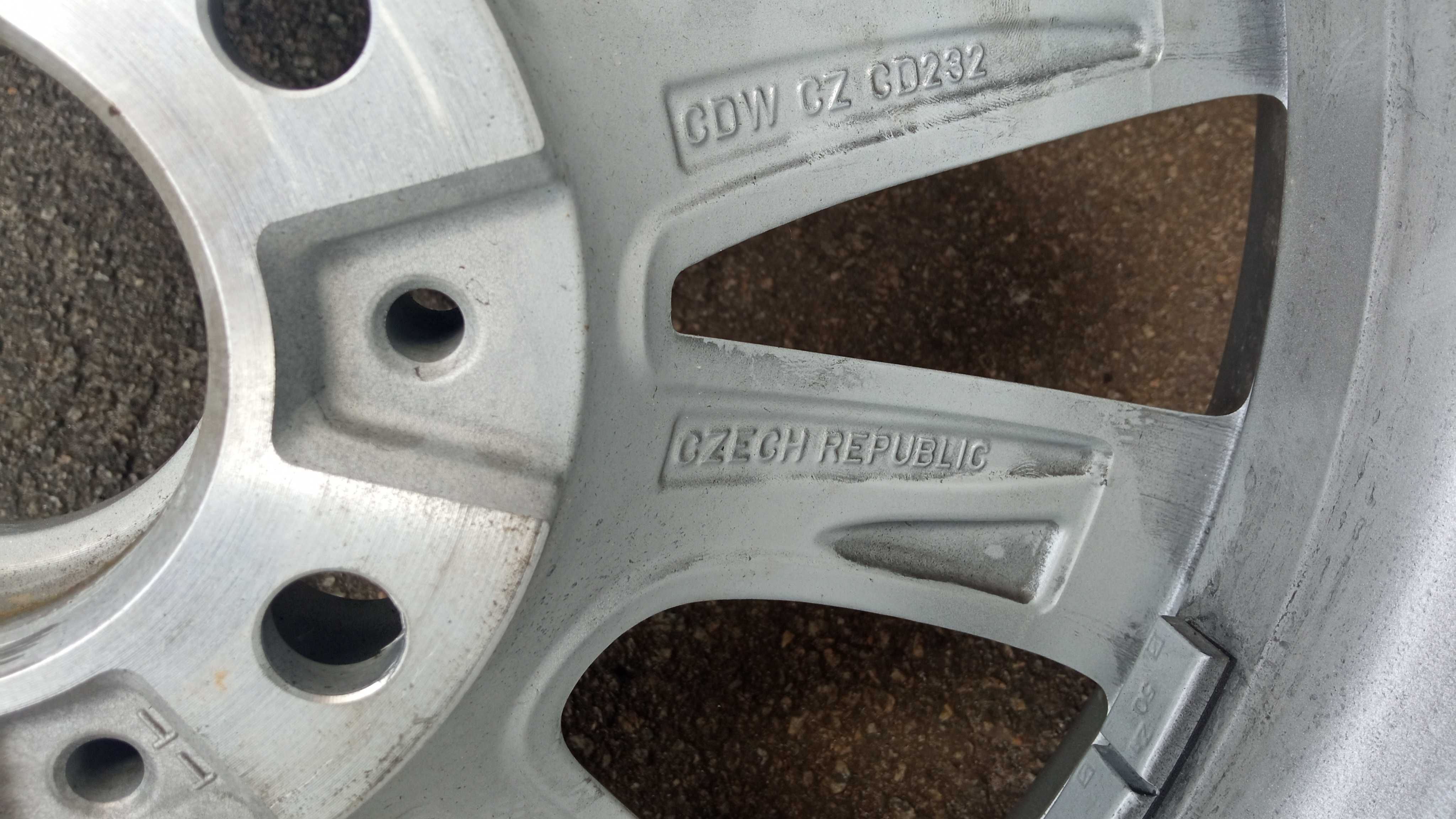 Диски оригінал BMW R17 8Jx17-5x120 DIA72.6 4 шт. Чехія