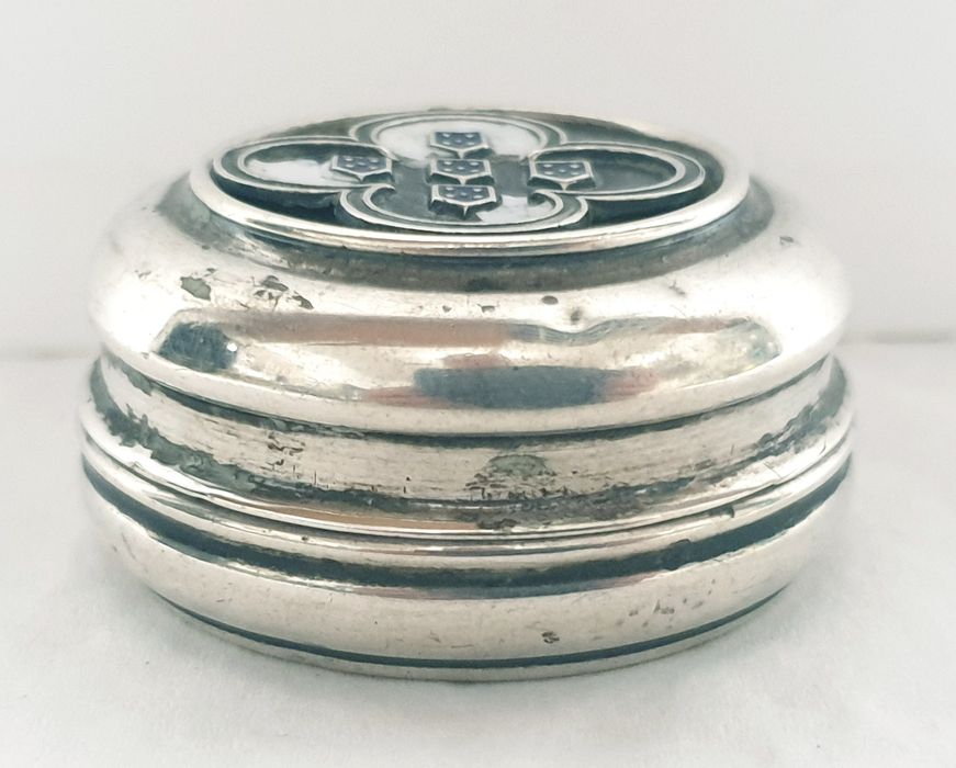 Antiga caixa em prata portuguesa brasonada e esmaltada