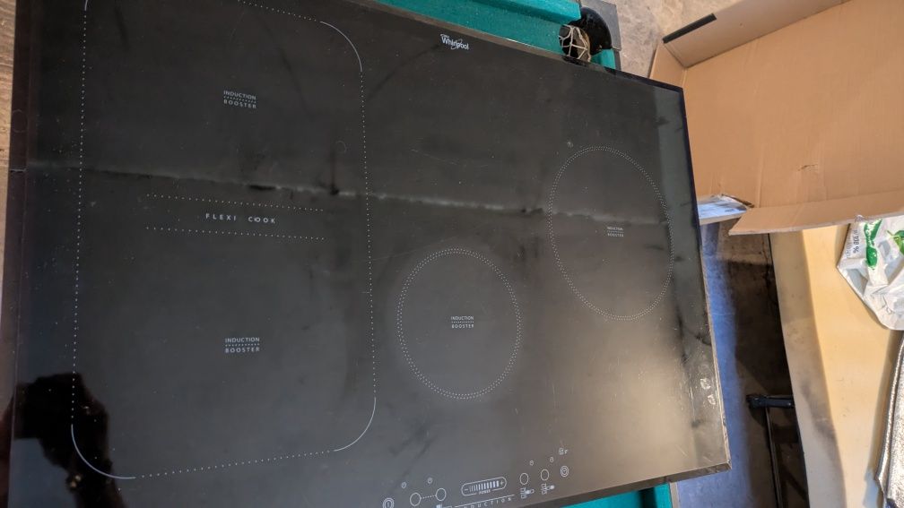 Płyta indukcyjna Whirlpool ACM 814/BA uszkodzona
Zobacz 2 opinii