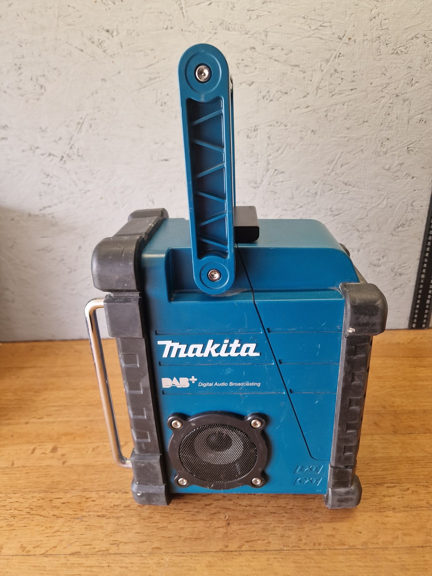 Makita DMR110 radio