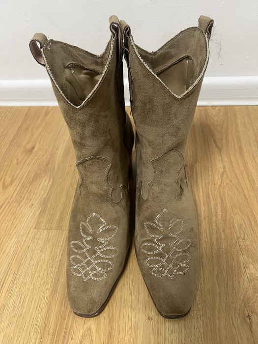 Козаки, ковбойські чоботи, розмір 40, колір бежевий, замша